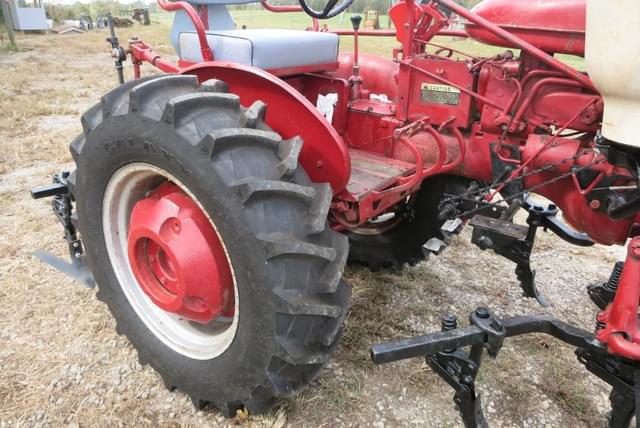 Image of International Harvester 140 equipment image 3