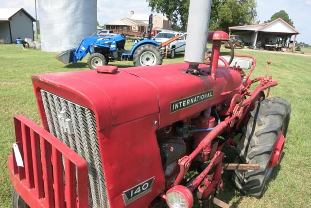 Image of International Harvester 140 equipment image 4