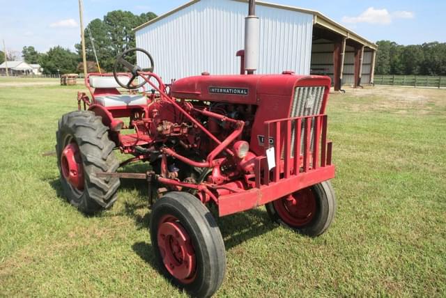 Image of International Harvester 140 equipment image 1