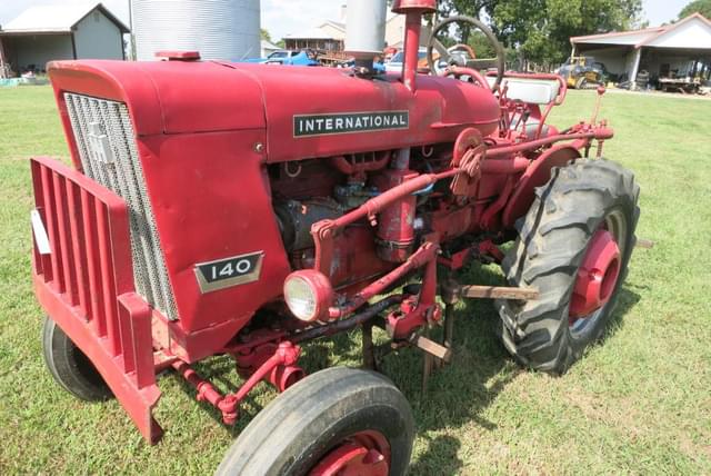 Image of International Harvester 140 equipment image 3
