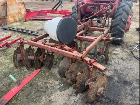 Image of Farmall 140 equipment image 3