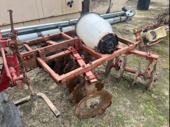 Image of Farmall 140 equipment image 2