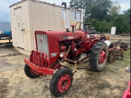 Image of Farmall 140 equipment image 1