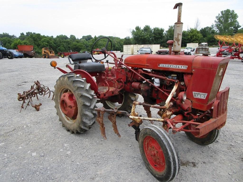 Main image International Harvester 140