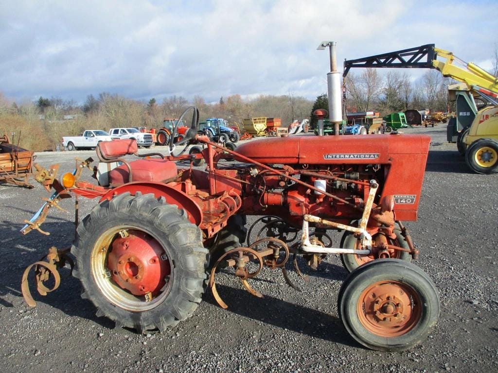 Main image Farmall 140