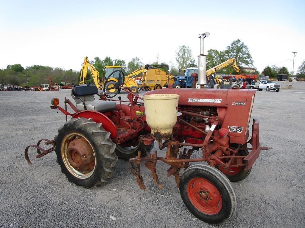 Main image International Harvester 140