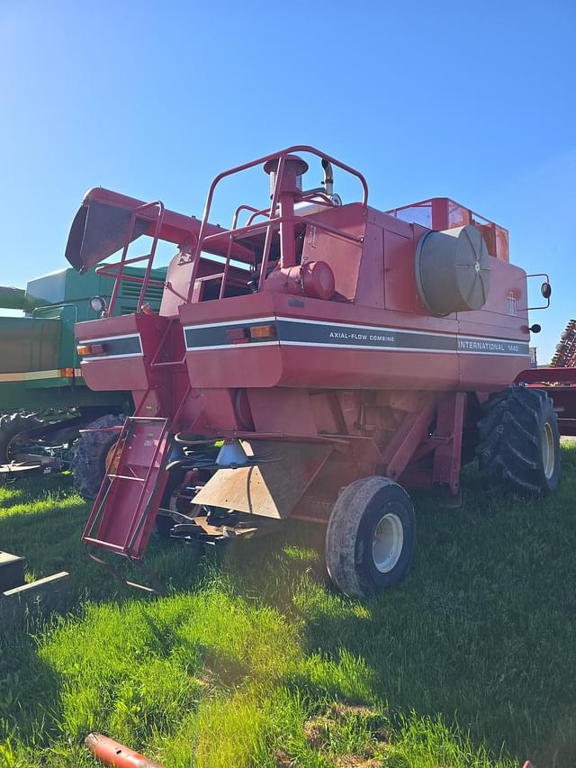 Image of International Harvester 1440 equipment image 3
