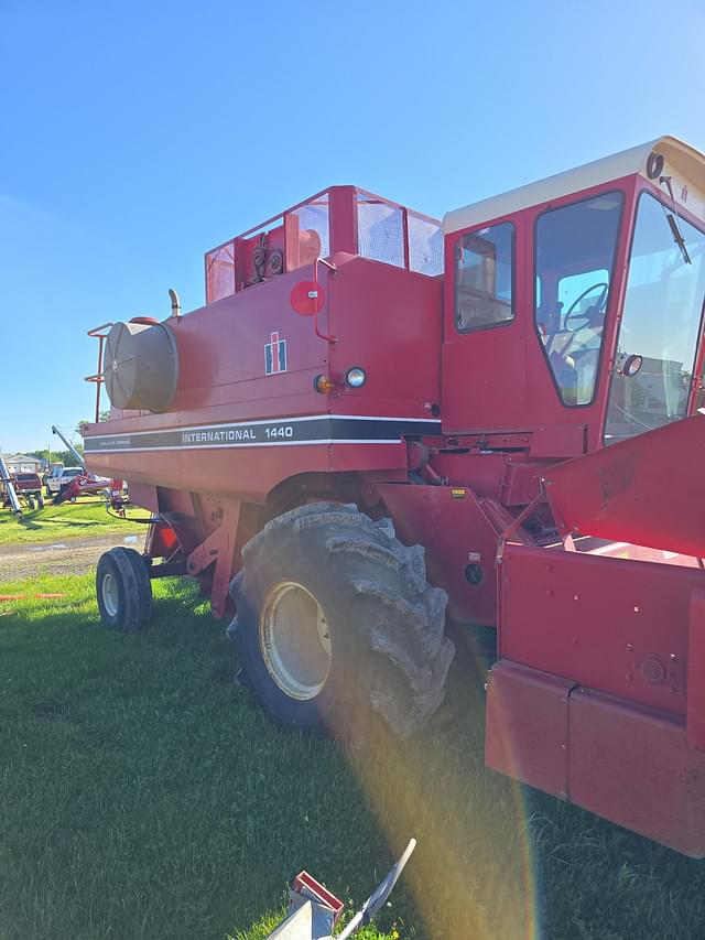 Image of International Harvester 1440 equipment image 2
