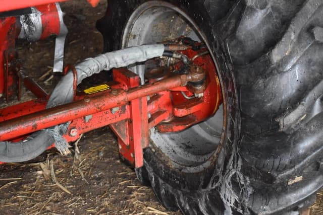 Image of International Harvester 1440 equipment image 4