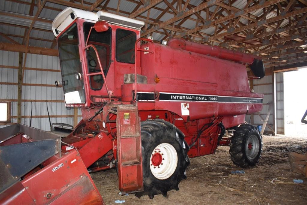 International Harvester 1440 Equipment Image0