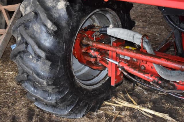 Image of International Harvester 1440 equipment image 3