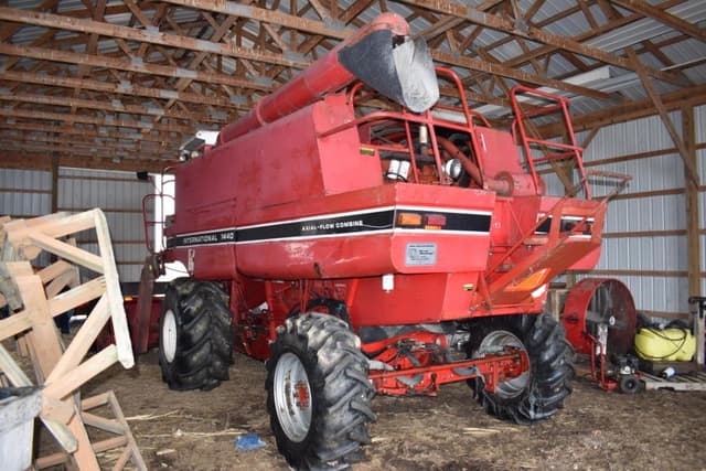 Image of International Harvester 1440 equipment image 1