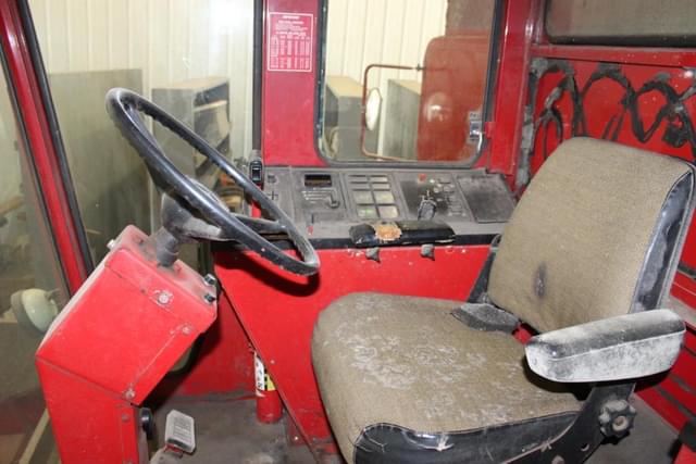 Image of International Harvester 1460 equipment image 4