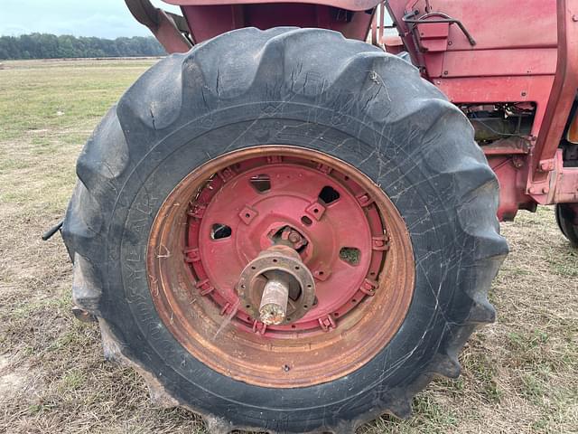 Image of International Harvester 1466 equipment image 4