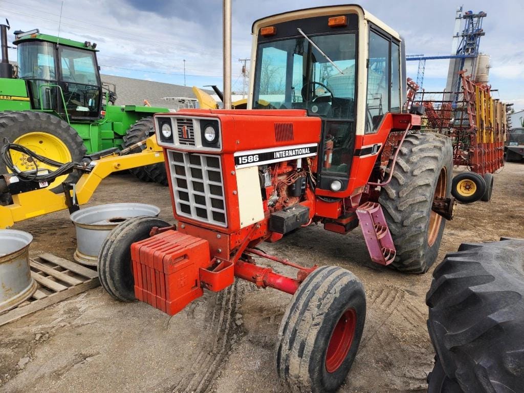 Main image International Harvester 1586