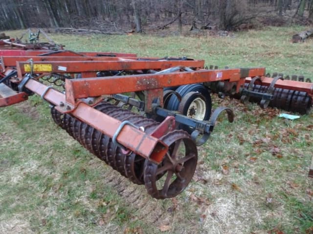 Image of International Harvester 415 equipment image 1