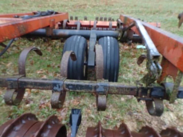 Image of International Harvester 415 equipment image 3