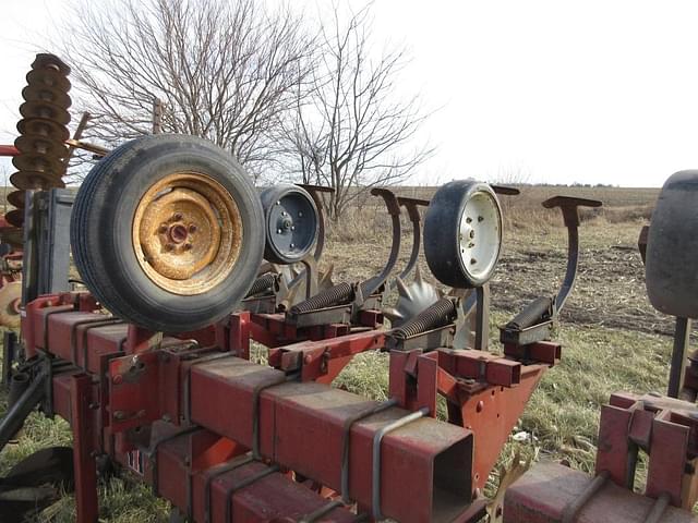 Image of International Harvester 183 equipment image 2