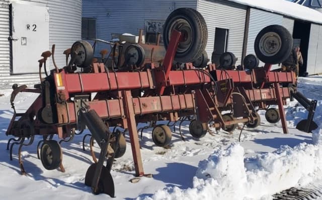 Image of International Harvester 183 equipment image 3