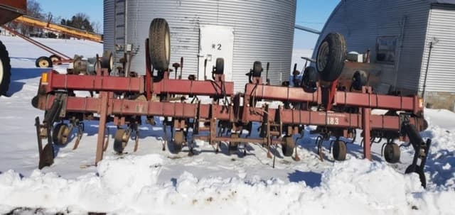 Image of International Harvester 183 equipment image 1