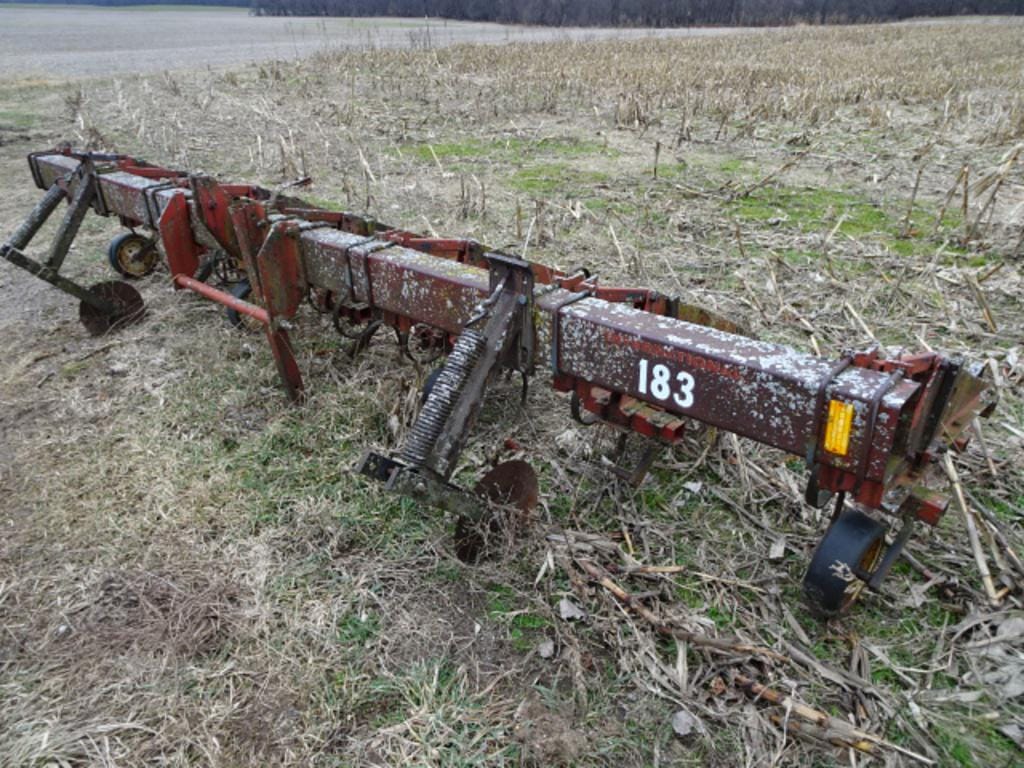 Main image International Harvester 183