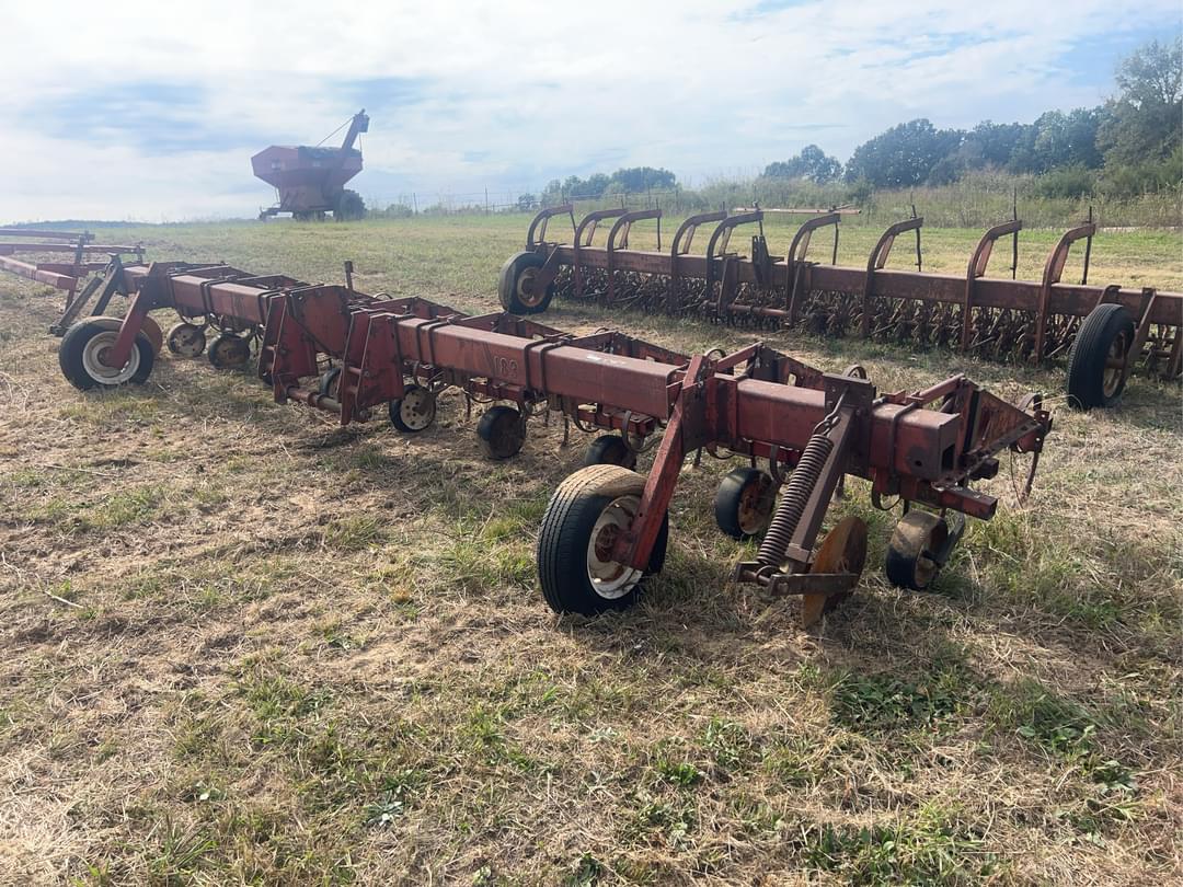 Image of International Harvester 183 Primary image