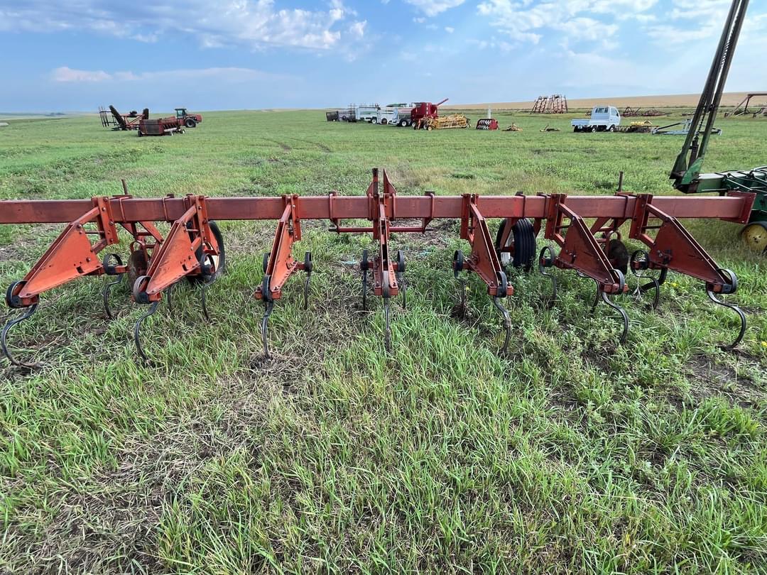 Image of International Harvester 183 Image 1