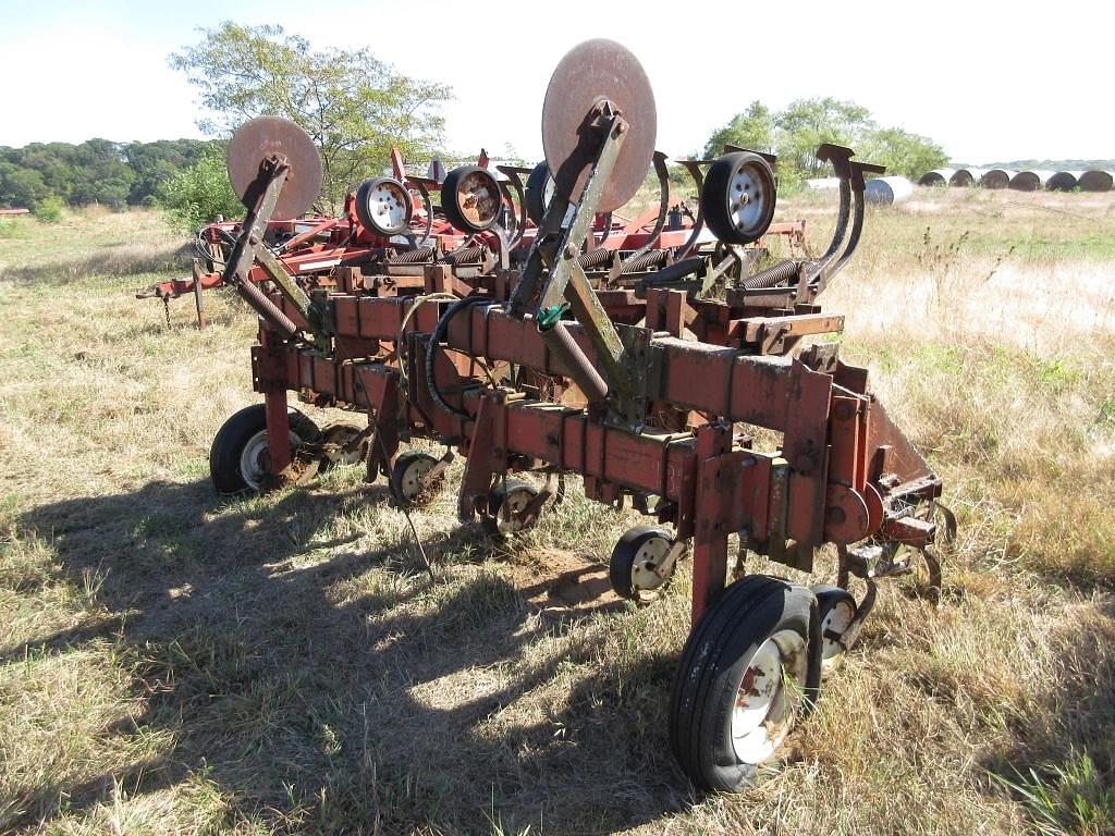 Image of International Harvester 183 Image 0