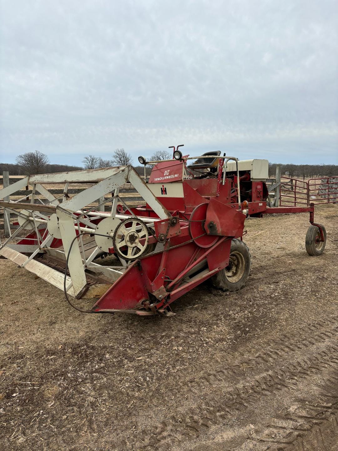 Main image International Harvester 210