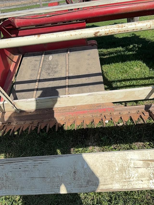 Image of International Harvester 210 equipment image 3