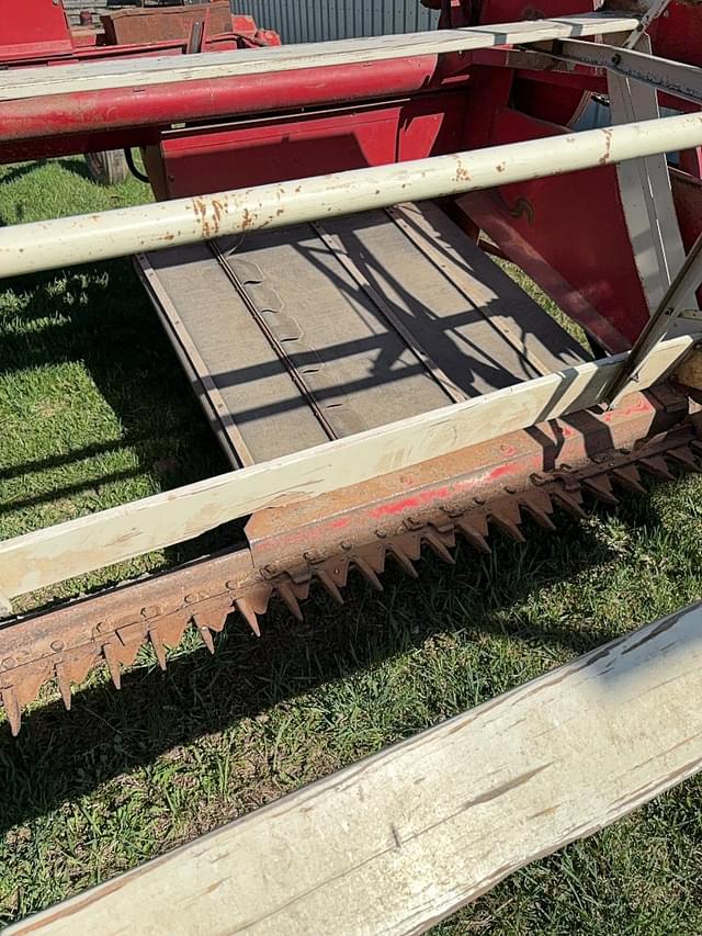 Image of International Harvester 210 equipment image 4