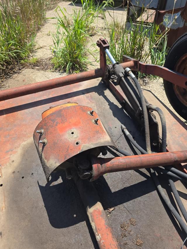 Image of International Harvester 211 equipment image 3