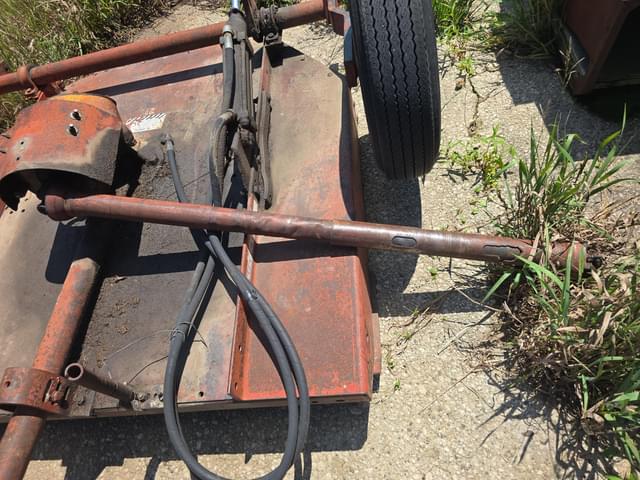 Image of International Harvester 211 equipment image 1