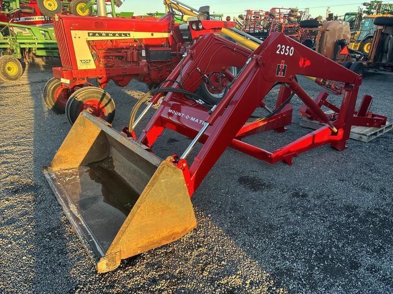International Harvester 2350 Equipment Image0