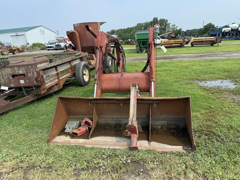 International Harvester 2350 Equipment Image0