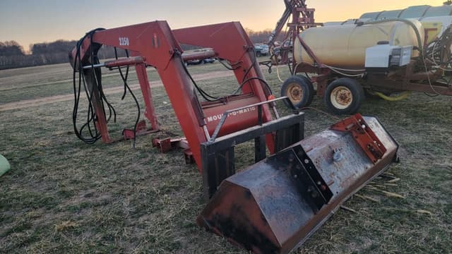 Image of International Harvester 2350 equipment image 3