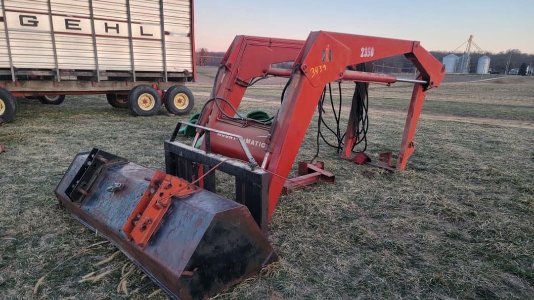 Image of International Harvester 2350 Primary image