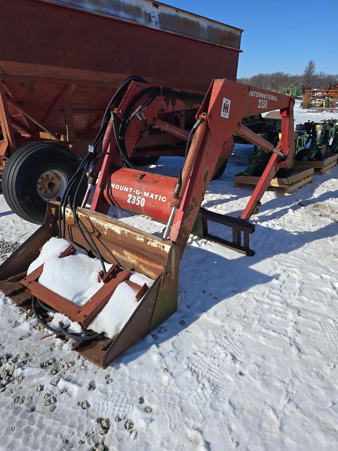 Image of International Harvester 2350 Primary image