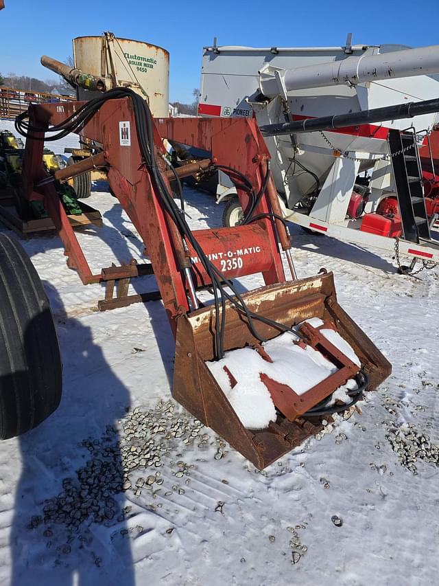 Image of International Harvester 2350 equipment image 2