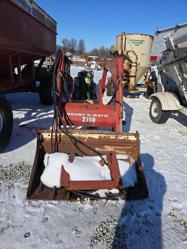 Image of International Harvester 2350 equipment image 1