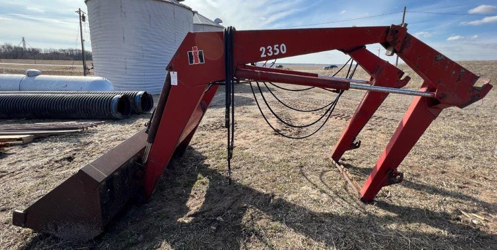 Main image International Harvester 2350