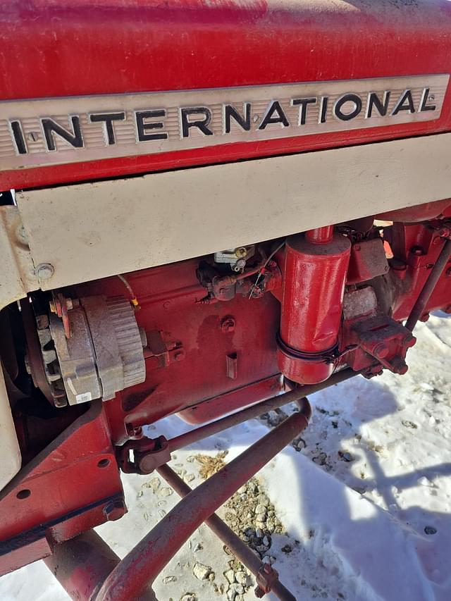 Image of International Harvester 240 equipment image 3