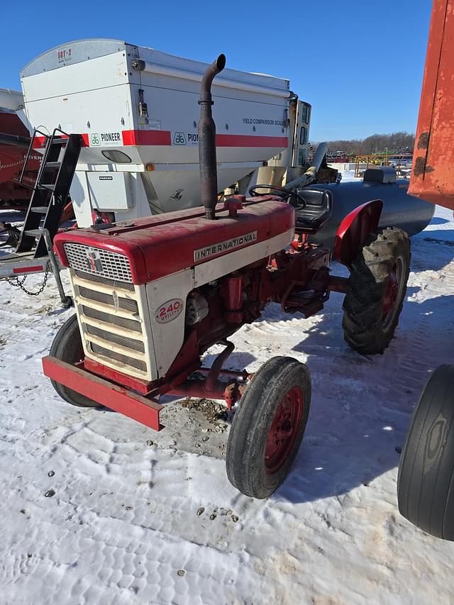 Image of International Harvester 240 equipment image 1