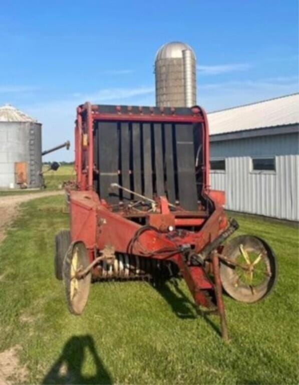 Main image International Harvester 2400