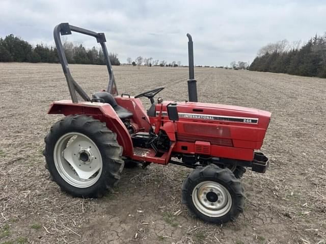 Image of International Harvester 244 equipment image 2