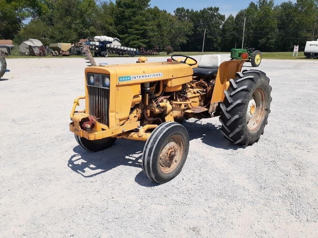 Main image International Harvester 2444