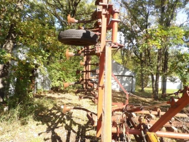 Image of International Harvester Vibra Shank equipment image 3