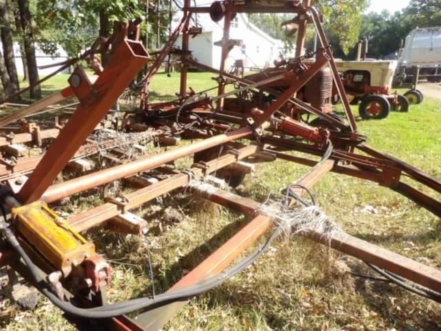 Image of International Harvester Vibra Shank equipment image 4