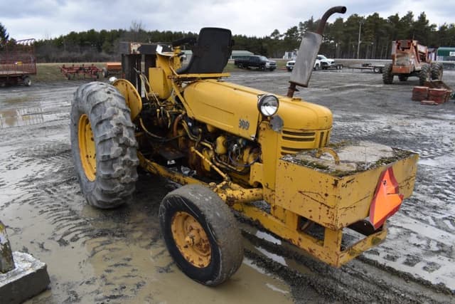 Image of International Harvester 300 equipment image 2