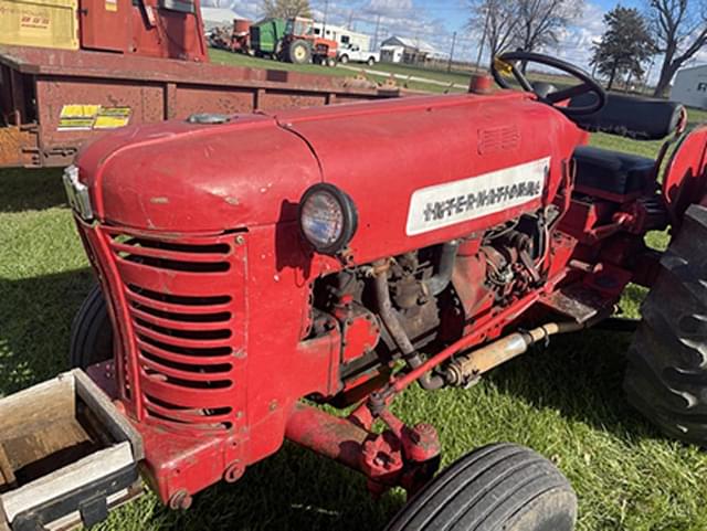 Image of International Harvester 300 equipment image 1